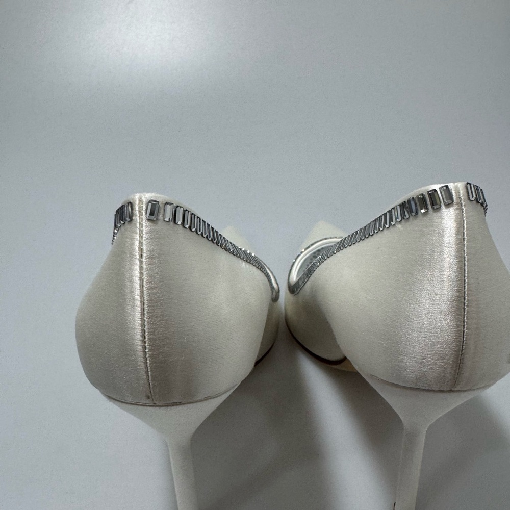 Manolo Blahnik White Pointed Toe Stiletto Pumps with Silver Trim - Picture 4 of 7